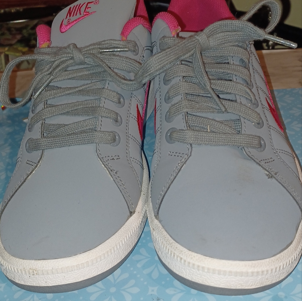 Womens Nike shoes